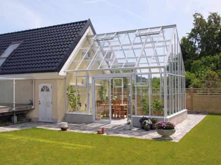 White Cottage Attached Greengreenhouse