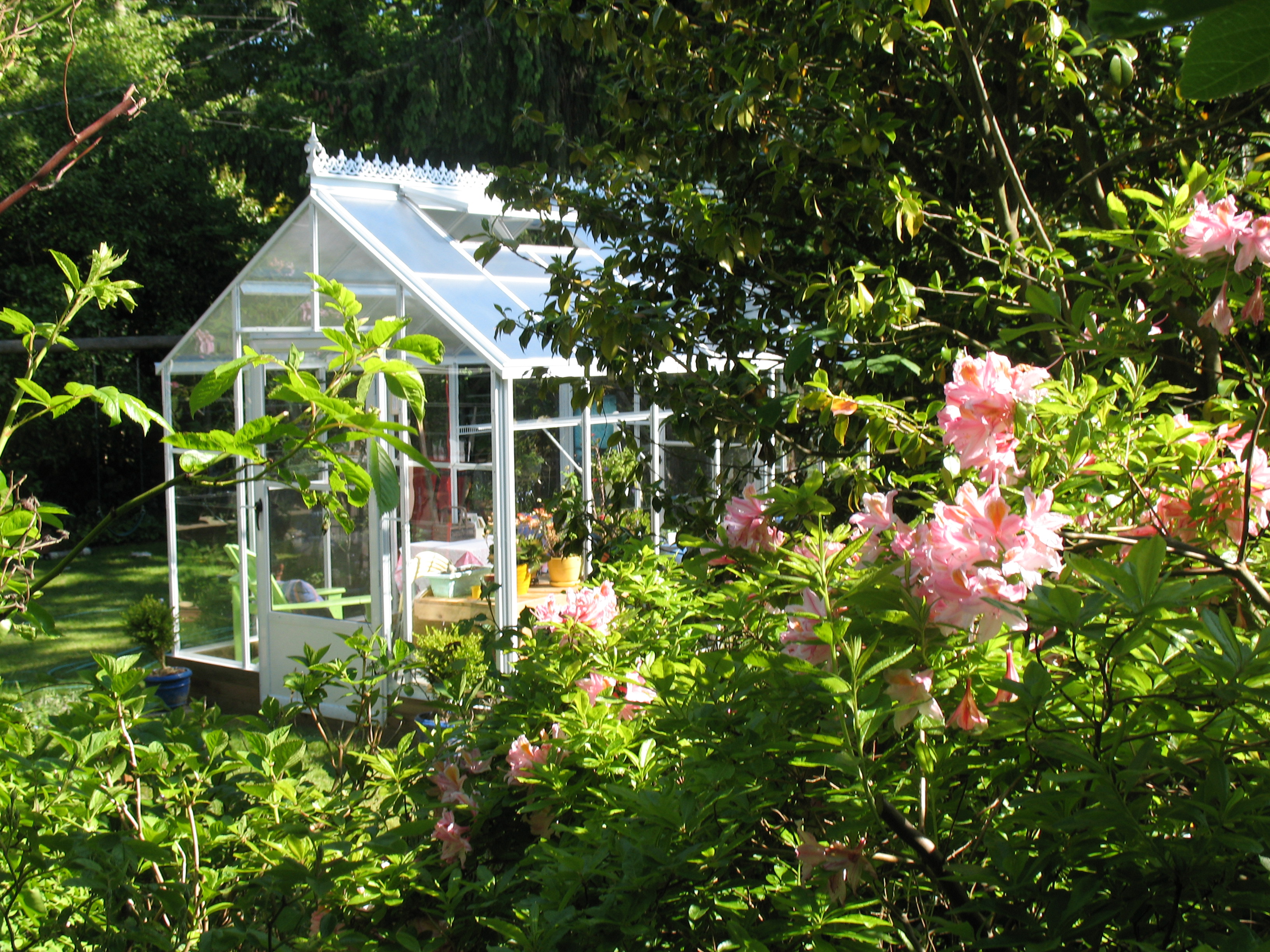 BC Greenhouse Cottage in White set in a garden